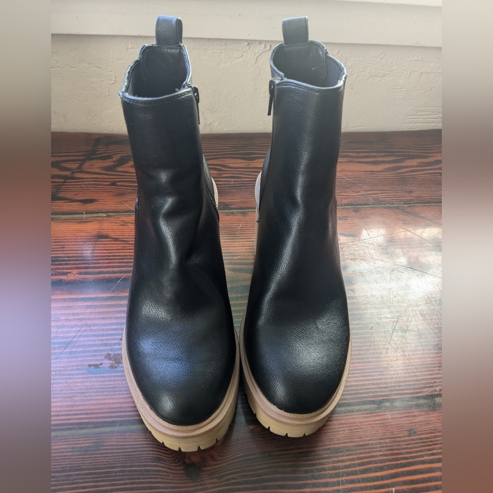 DV by Dolce Vita “Jamilla” Lug Sole Heeled Boots | Size 8